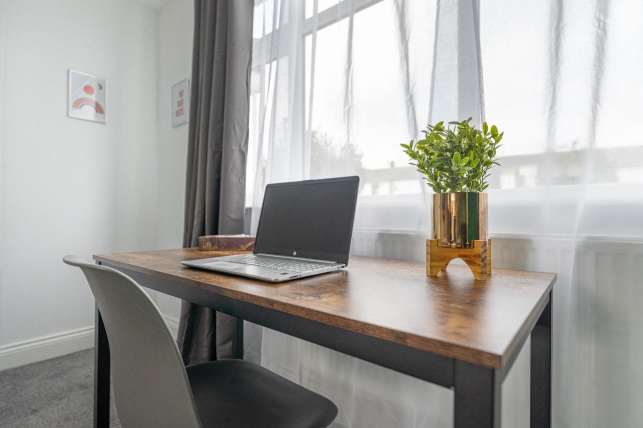 Contractor Accommodation Near Heathrow, Windsor Minutes From M4 Слау Екстериор снимка