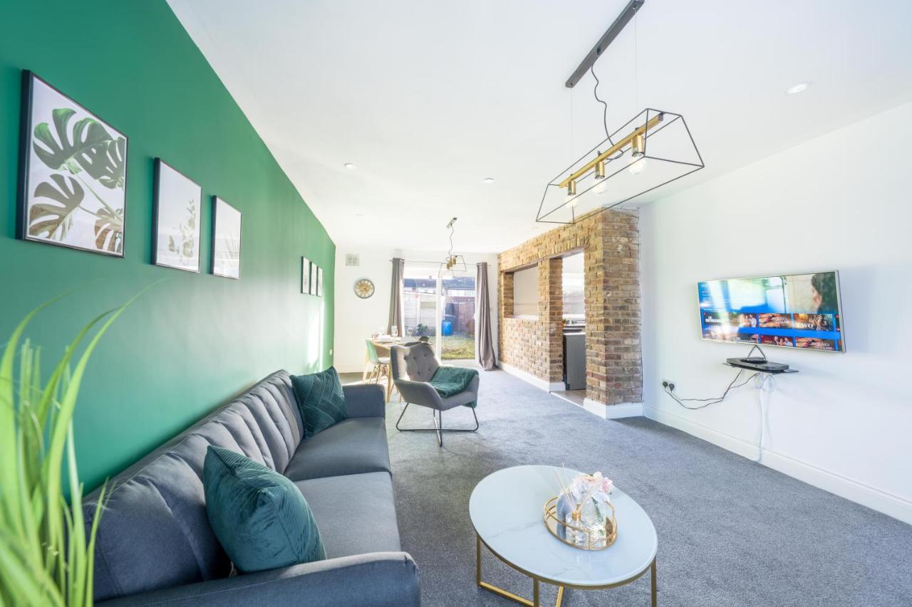 Contractor Accommodation Near Heathrow, Windsor Minutes From M4 Слау Екстериор снимка