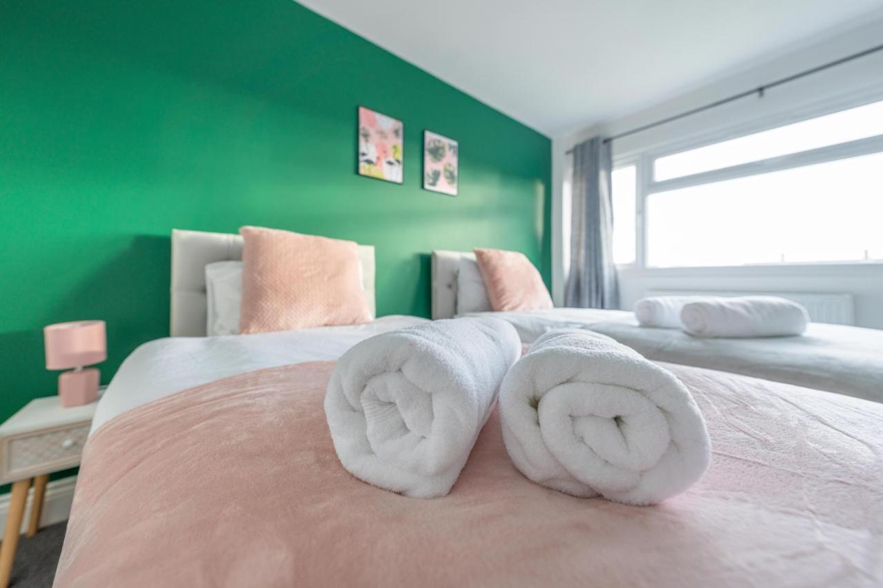 Contractor Accommodation Near Heathrow, Windsor Minutes From M4 Слау Екстериор снимка