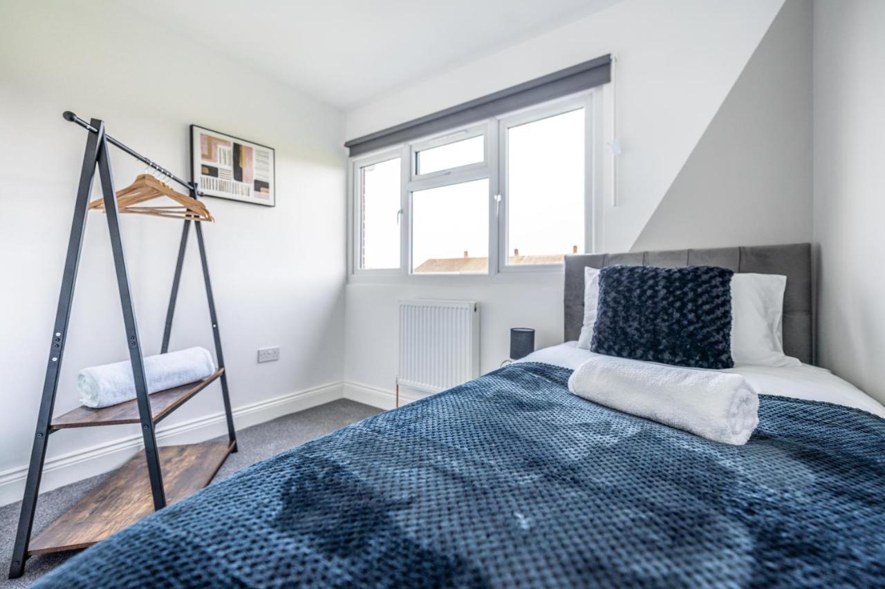 Contractor Accommodation Near Heathrow, Windsor Minutes From M4 Слау Екстериор снимка