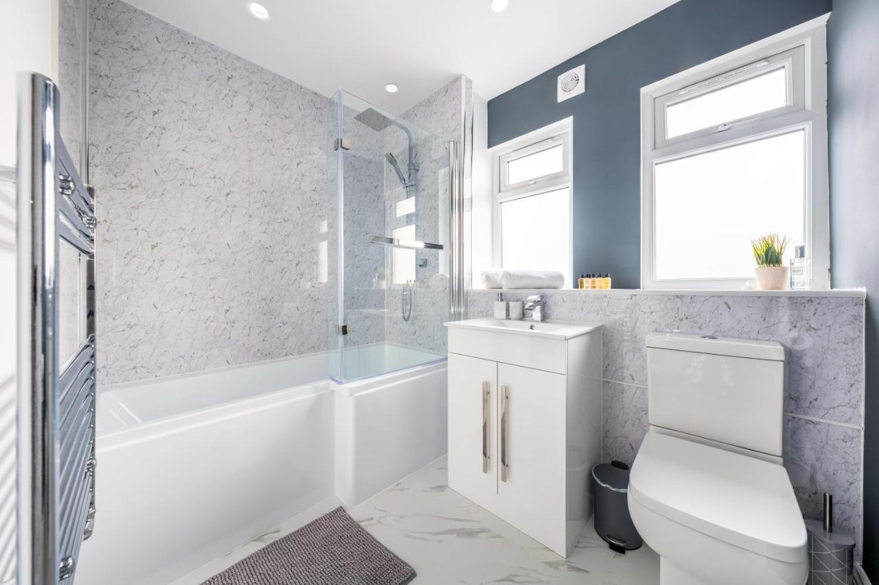 Contractor Accommodation Near Heathrow, Windsor Minutes From M4 Слау Екстериор снимка