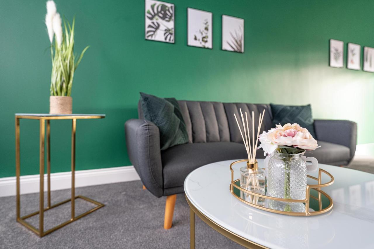 Contractor Accommodation Near Heathrow, Windsor Minutes From M4 Слау Екстериор снимка