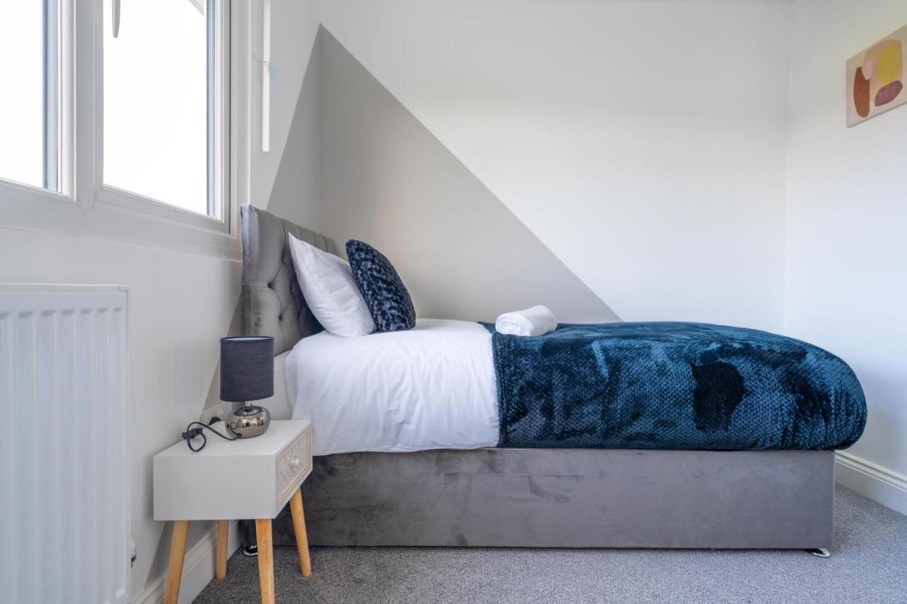 Contractor Accommodation Near Heathrow, Windsor Minutes From M4 Слау Екстериор снимка