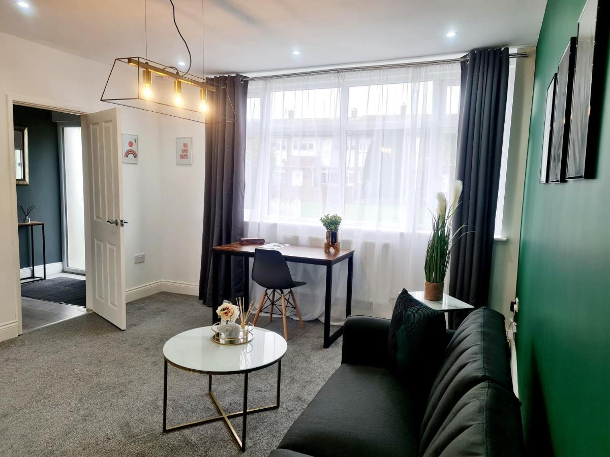 Contractor Accommodation Near Heathrow, Windsor Minutes From M4 Слау Екстериор снимка